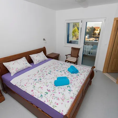 Niko Dalmacija Aparthotel 3*